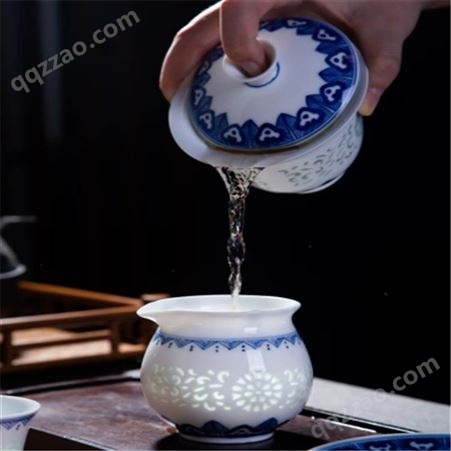供应陶瓷茶具手绘青花  手绘青花玲珑陶瓷茶杯  手绘青花瓷玲珑茶具 亮丽陶瓷