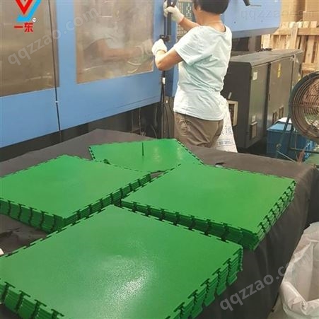 上海一东塑料地板工厂现货环保塑胶PVC地垫锁扣运动场面设施软胶工厂家